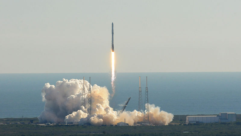NASA为首次载人Artemis任务准备大型SLS月球火箭
