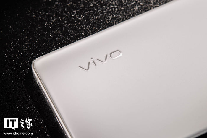 消息称vivo首款折叠屏旗舰手机XFlod下月发布