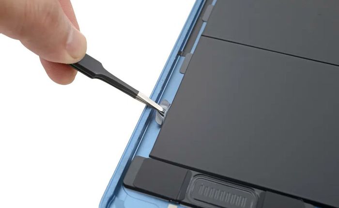 采用拉片的iPadAir5更容易更换电池