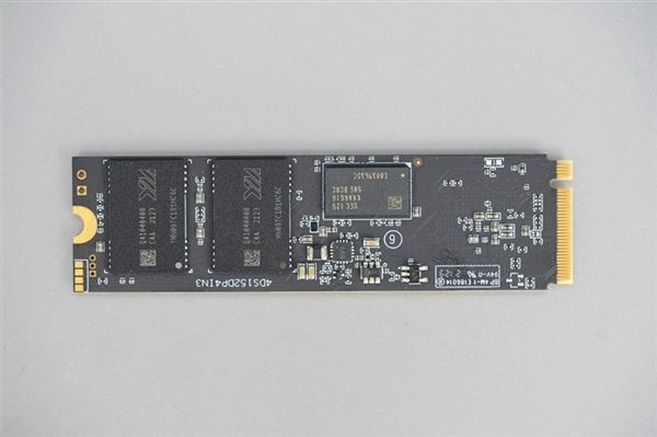 长江存储发布国产致钛TiPlus5000：PCIe3.0SSD巅峰