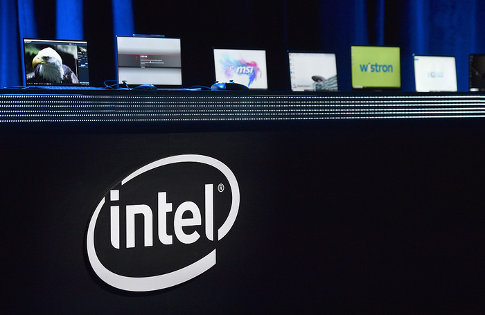 牙膏踩爆！Intel承诺零碳减排：处理器单位性能要提升10倍
