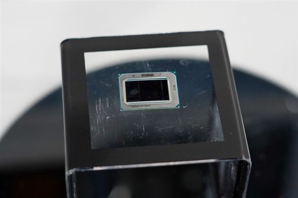 Intel14代酷睿内核照首曝：2大8小10核心、三种工艺合体