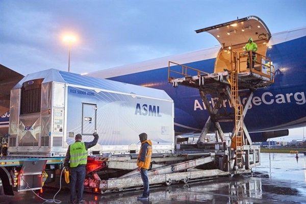 ASML宣布国内再招200员工确保光刻机正常运转