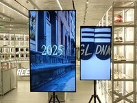 橱窗海报屏定义营销新方式，赋能零售门店实现数字化转型升级