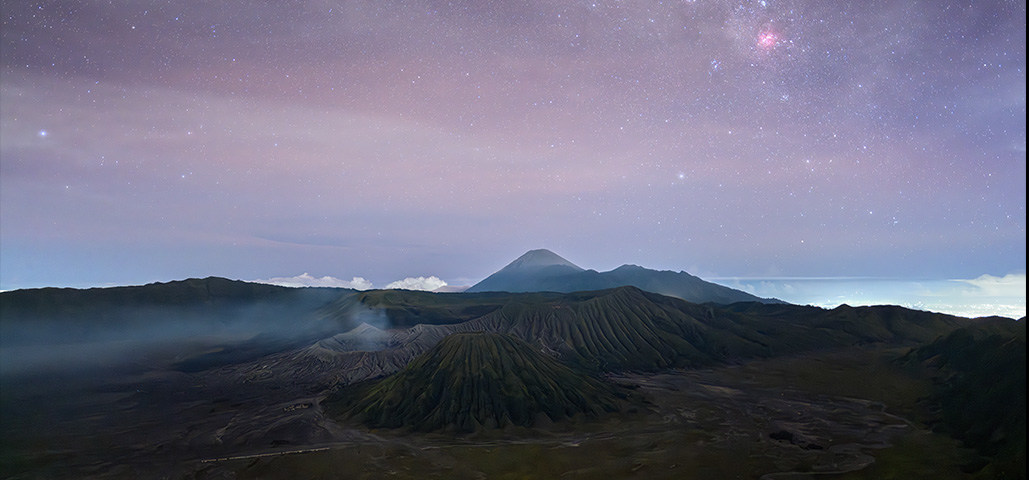 富士GFX100II探索印尼：从火山奇观到星空海岸的极致影像之旅
