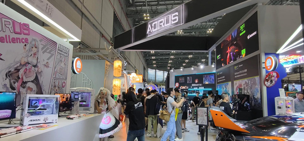 科技狂欢夜！BILIBILI WORLD 2025技嘉展台直击：次世代硬件引爆玩家热情