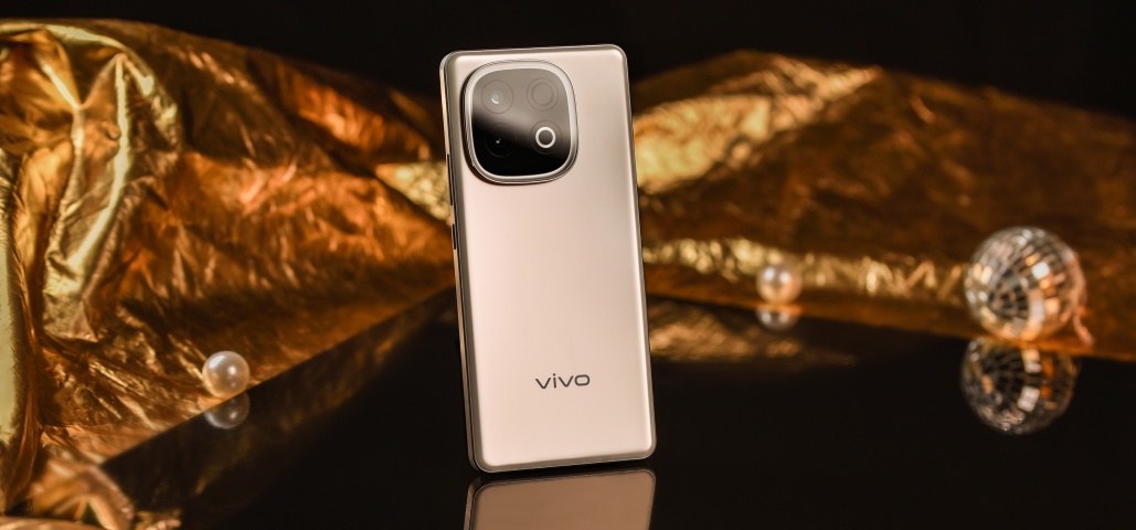 vivo Y300 GT沙漠金图赏｜越级美学，驭光而生