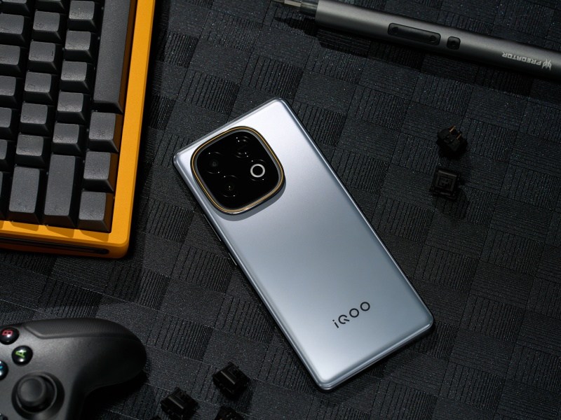 iQOO Z10 Turbo+ػײɫѧʵ ɱ ͬ